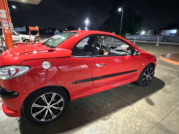 Peugeot 207 2013 Red photo 4