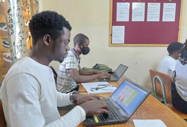 Master Web Development Graphic Design Simultaneously · Photo 2