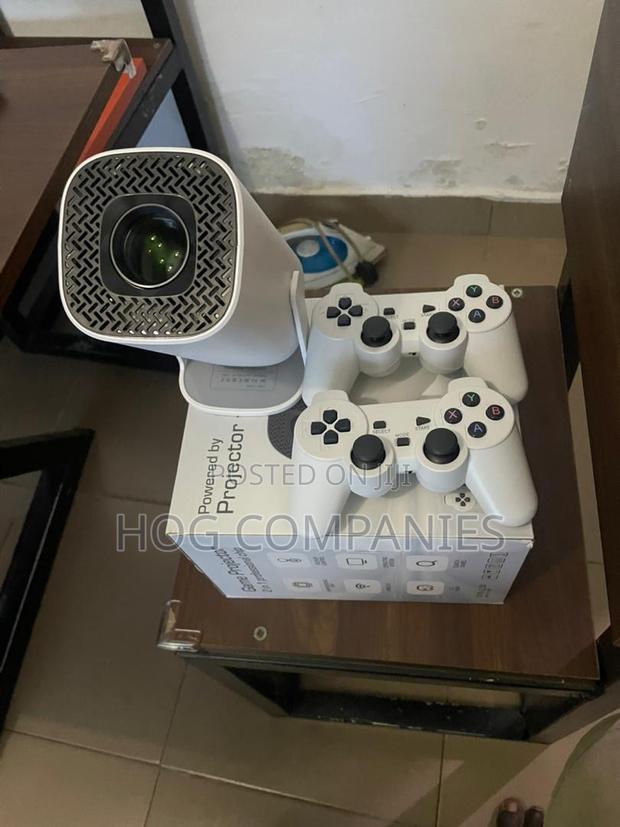 Projector With Wireless Game Pads · Photo 4