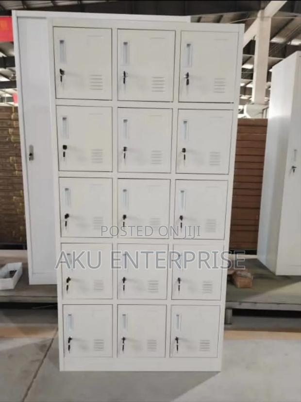 15 Metal Lockers Storage Locker · Photo 2