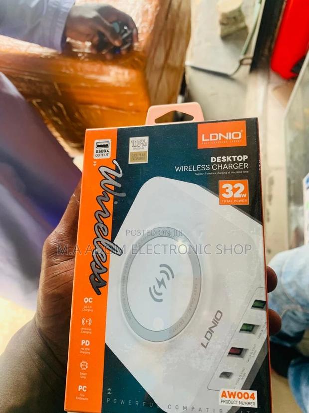 Power Up Wirelessly: LDNIO Desktop Charger · Photo 4