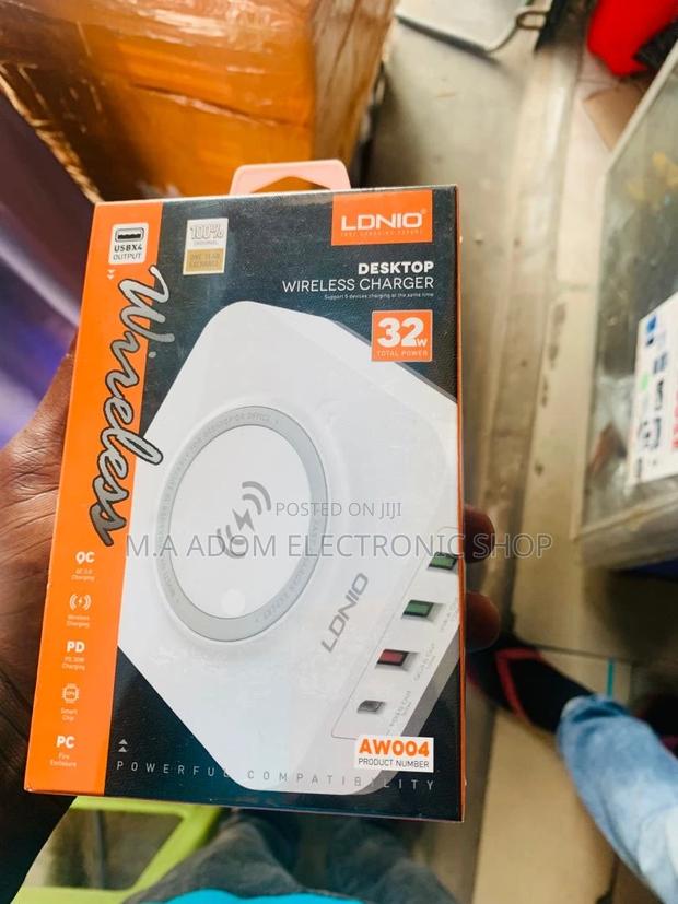 Effortless Charging, Sleek Design: LDNIO Desktop Charger · Photo 3