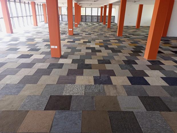 Sized in Tile Woolen Carpet · Photo 2