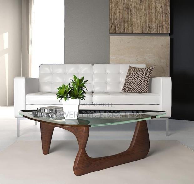 Class Glass Center Table · Photo 2