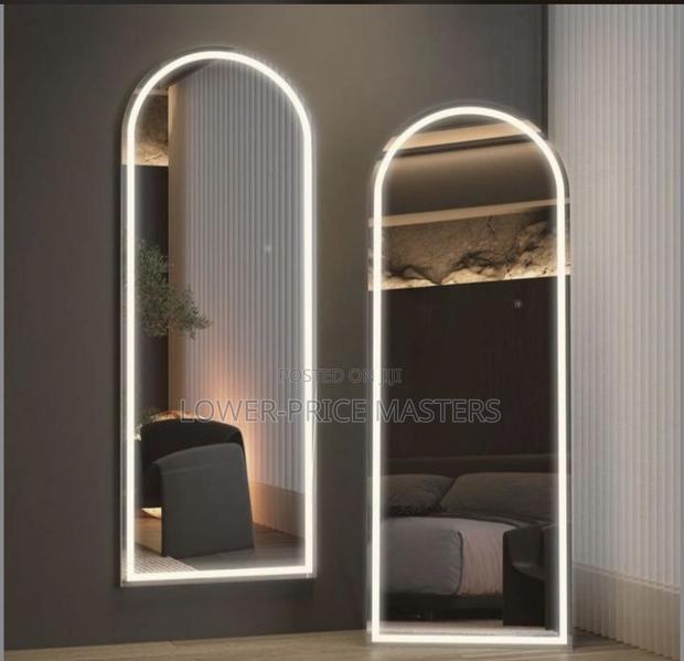 Standing and Hanging Mirror With Led Lights · Photo 3
