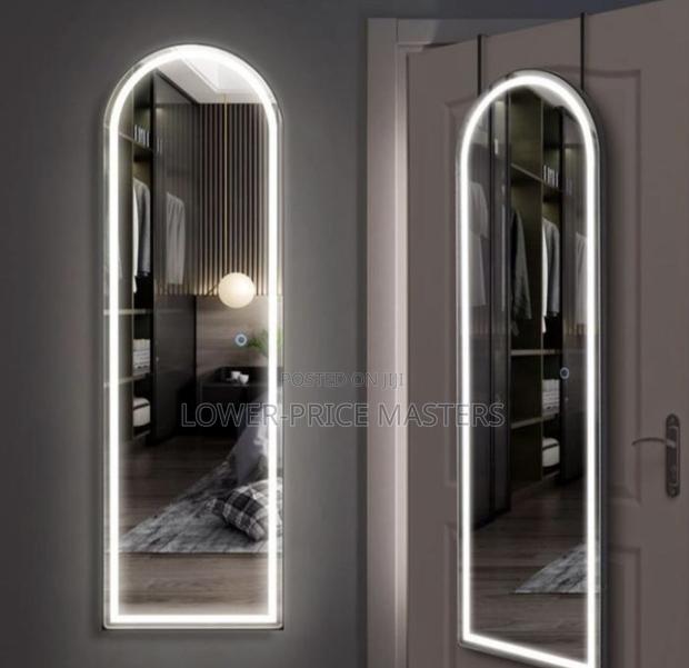 Standing and Hanging Mirror With Led Lights · Photo 4