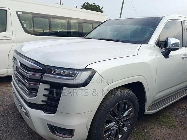New Toyota Land Cruiser 2024 White photo 2