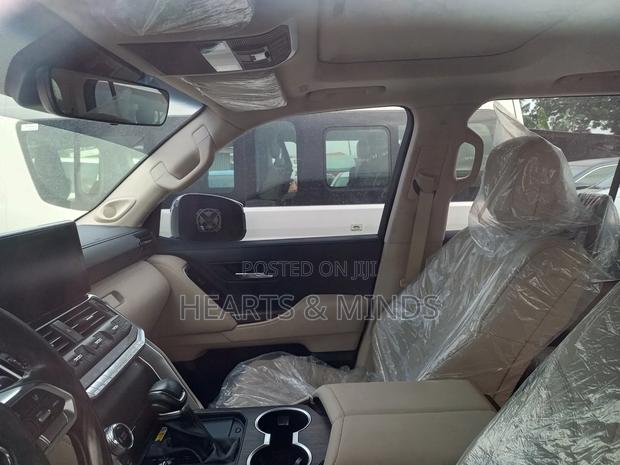 New Toyota Land Cruiser 2024 White photo 5