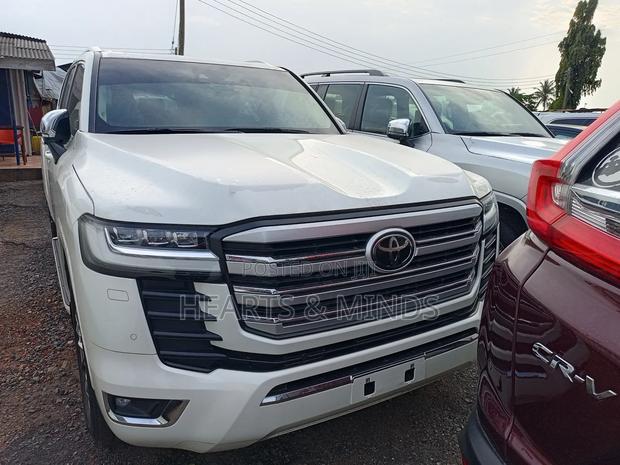 New Toyota Land Cruiser 2024 White photo 6