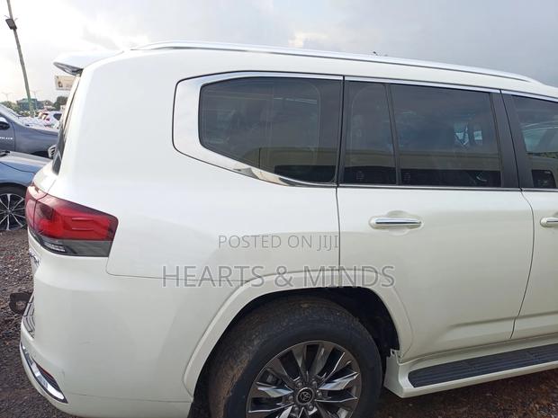 New Toyota Land Cruiser 2024 White photo 7
