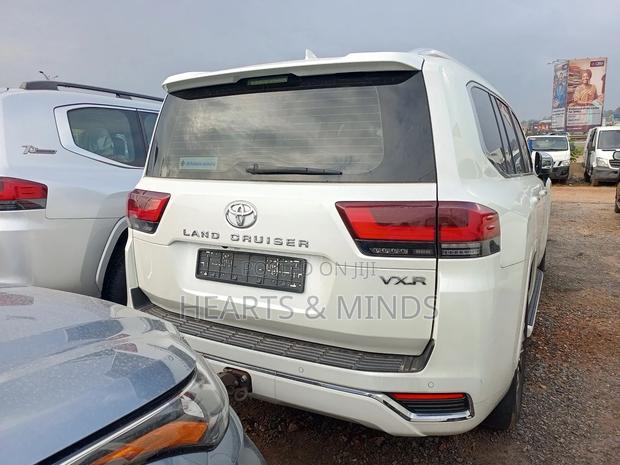 New Toyota Land Cruiser 2024 White photo 8