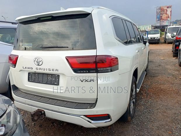 New Toyota Land Cruiser 2024 White photo 9