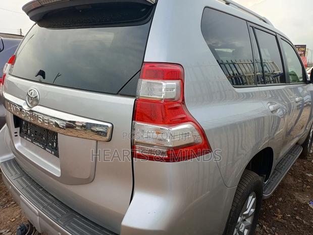 Toyota Land Cruiser Prado 3.0 D-4D (190 Hp) 2016 Silver photo 3