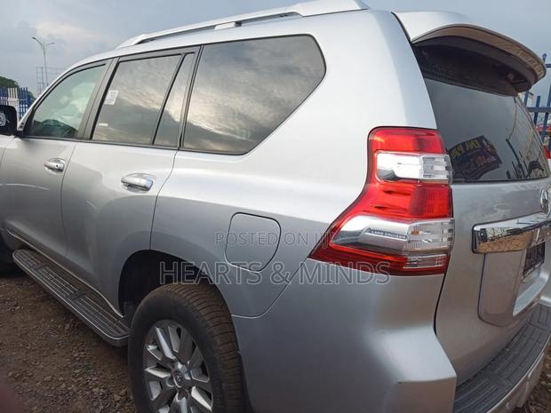 Toyota Land Cruiser Prado 3.0 D-4D (190 Hp) 2016 Silver photo 4