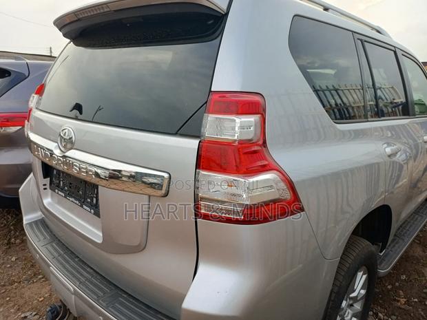 Toyota Land Cruiser Prado 3.0 D-4D (190 Hp) 2016 Silver photo 5