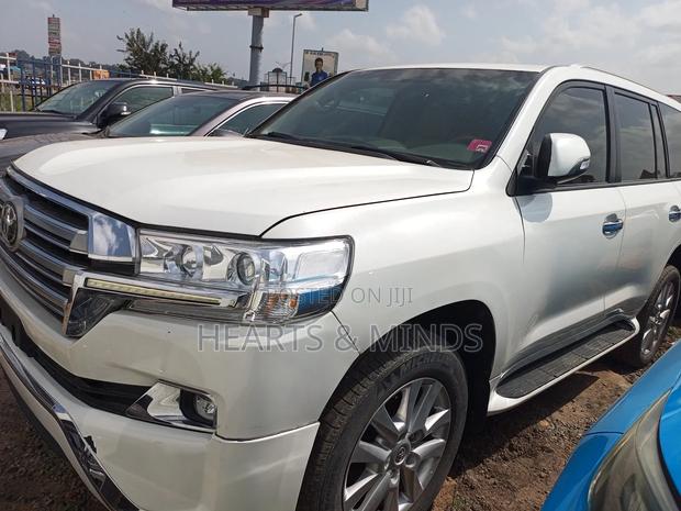 Toyota Land Cruiser 4.0 V6 GX-R 2015 White photo 2