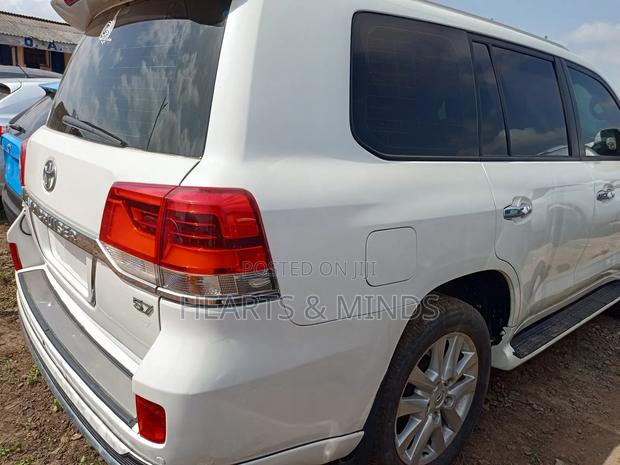 Toyota Land Cruiser 4.0 V6 GX-R 2015 White photo 7