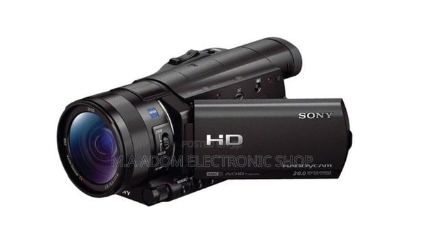 Sony HDR-CX900E: A Powerful Handycam With a Large Sensor · Photo 2