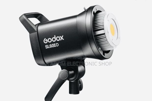 Godox SL60II D: A Powerful Daylight LED Video Light · Photo 2