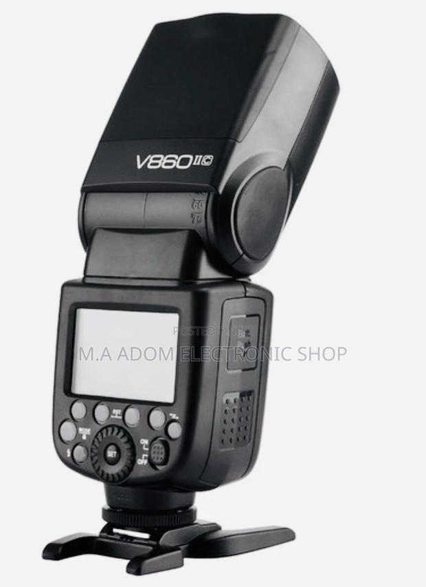 Godox V860 II: A Powerful and Versatile Speedlight Flash · Photo 2