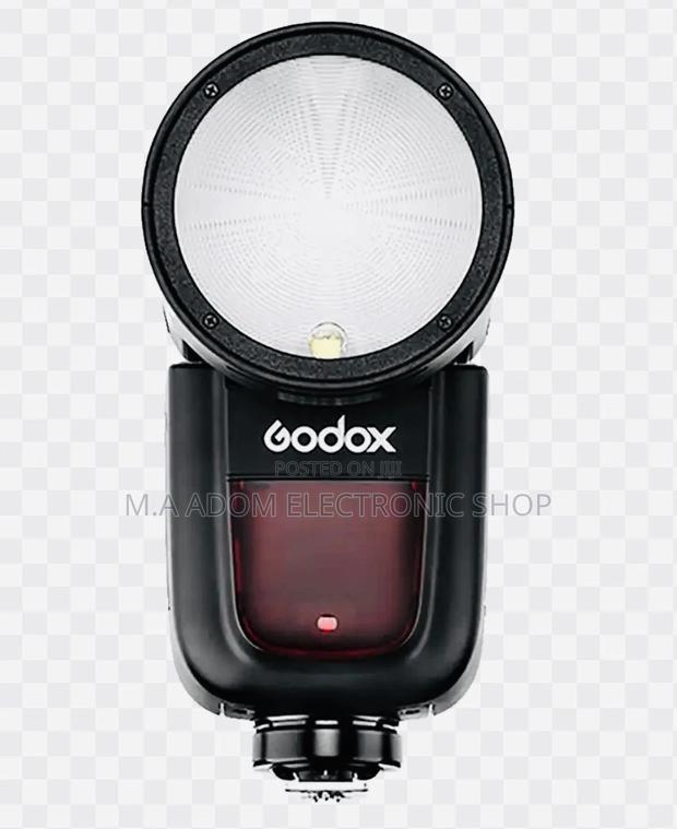 Godox V1: A Powerful and Versatile Speedlight Flash · Photo 2