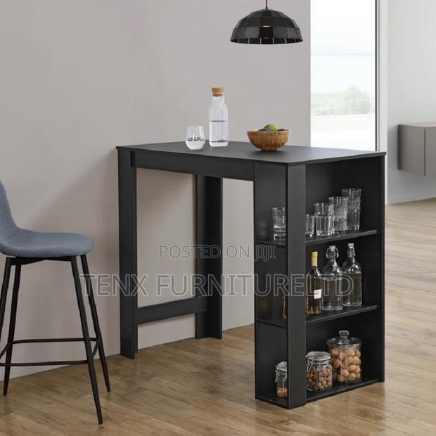 Bar Table (Ambiance.) · Photo 3