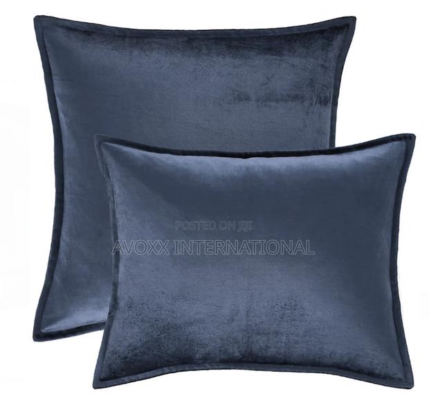 Panne Velvet Ice Decorative Pillow 16"X20" · Photo 2