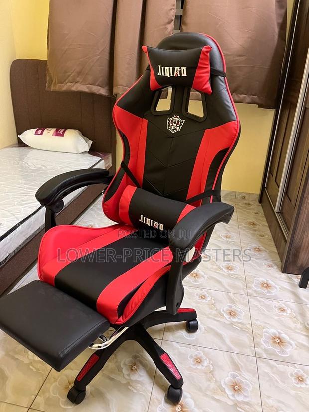 Gaming Chair With Leg Rest · Photo 3