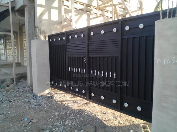 Fence Gate With Tough Galvanized Materials · Photo 3