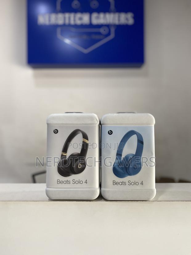 Beats Solo 4 - Wireless Bluetooth On-ear Headphones, Apple · Photo 2