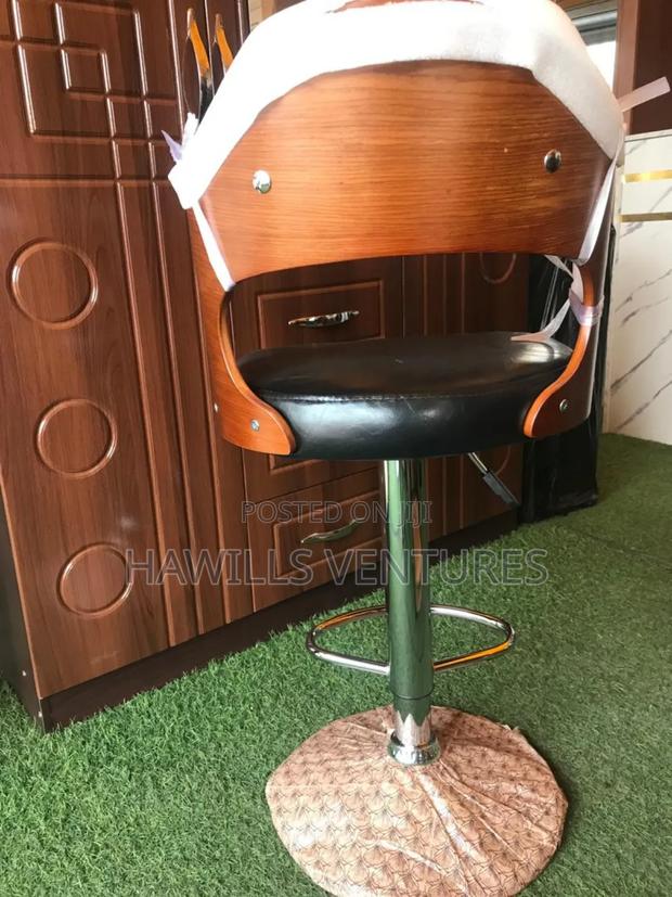 High Island Stool · Photo 4