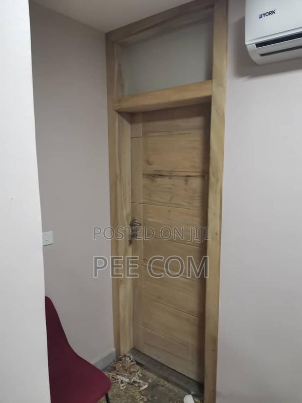 Wooden Doors and Fanlight · Photo 4