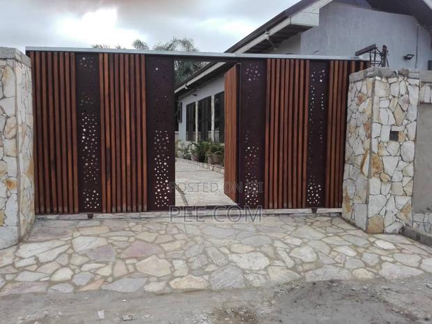 Wooden Metal Gate · Photo 4