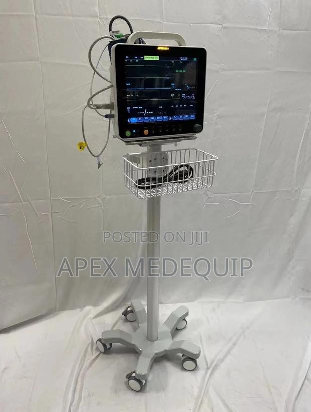 Multiparameter Patient Monitor + Stand ( Cardiotech ) · Photo 4