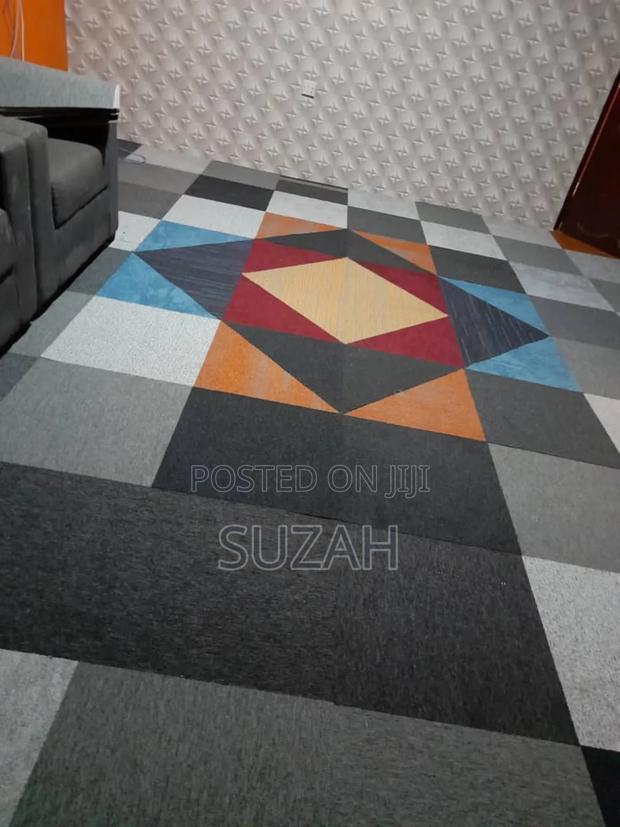 Square Floor Carpet · Photo 2