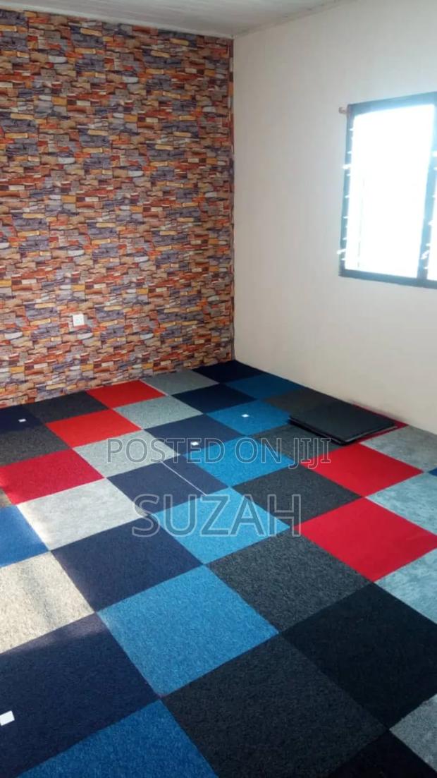 Interlocking Tiles Carpet · Photo 2