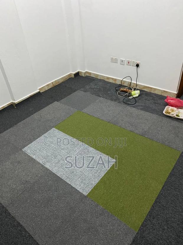 20 by 20 Inches (Carpet) · Photo 2