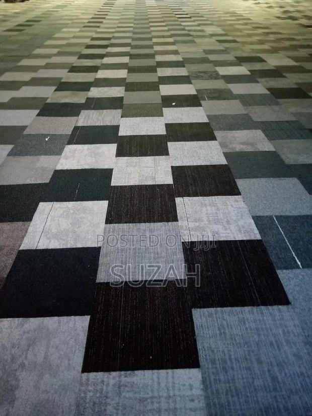 Toughed Backed Carpet Tiles · Photo 2