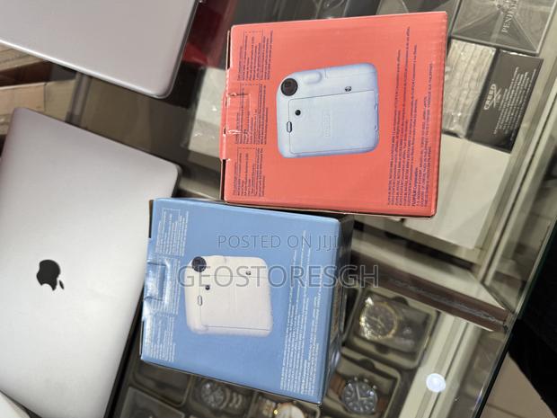 Fujifilm Instax Mini 12 Instant Camera With a Free Pack of Film photo 3