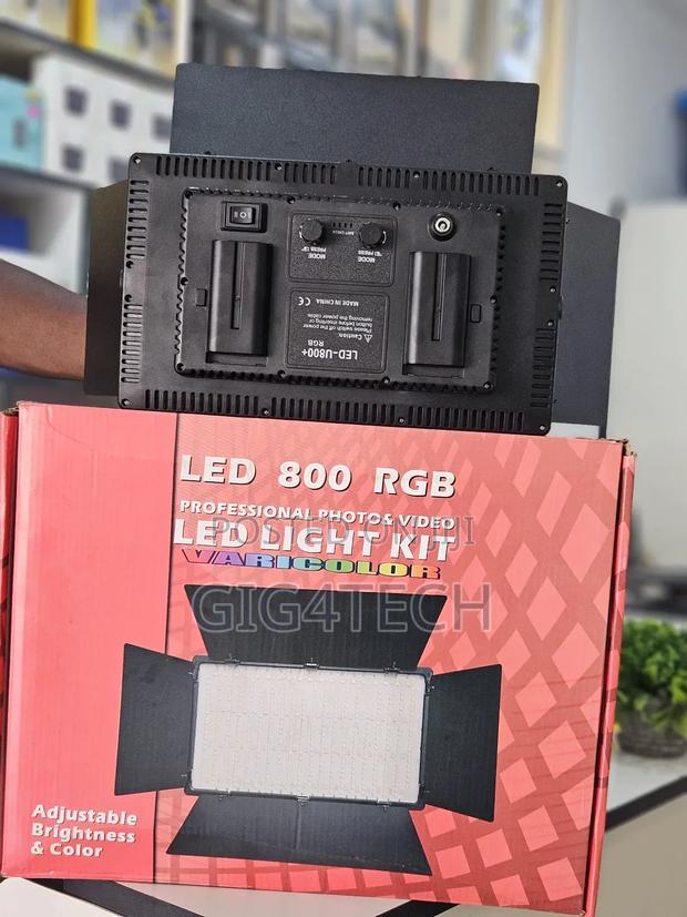 Led 800 RGB Varicolor Video Light With Battery and Stand · Photo 4