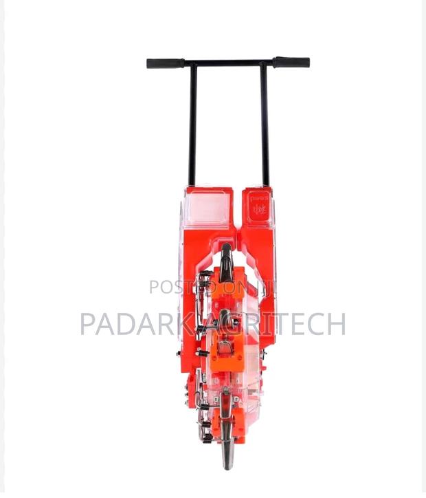 Seeder With Fertilizer Applicator · Photo 2