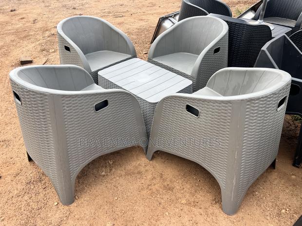 Garden Chairs With Table · Photo 2