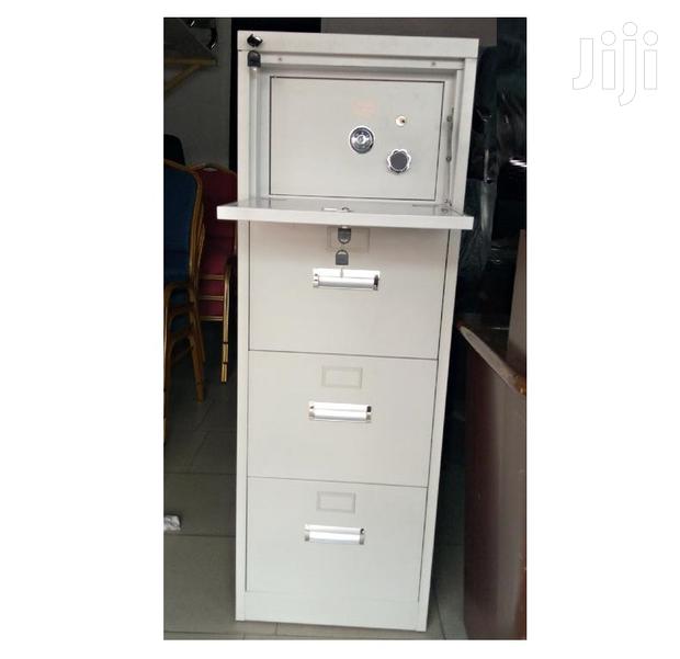 Metallic Cabinet With Safe · Photo 2