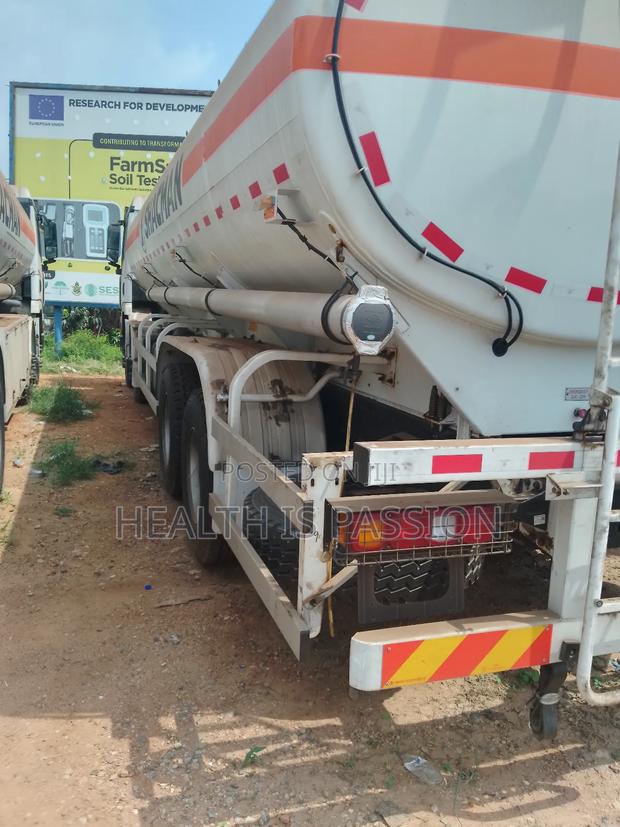 Brand New Shachman 27000L Complete Fuel Tanker With Head. photo 4