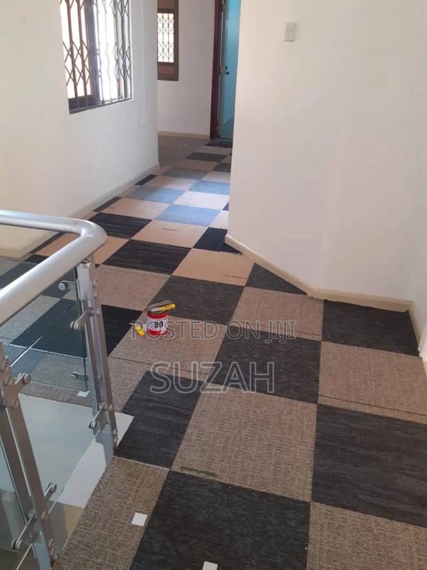 Woolen Carpet Tiles · Photo 2