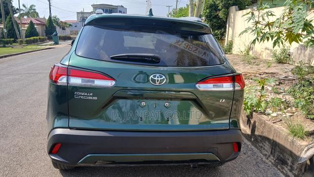 Toyota Corolla Cross 1.8 Petrol AWD 2022 Green photo 2