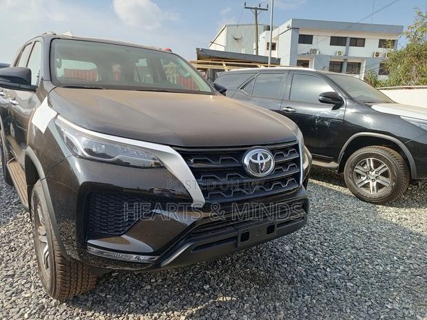 New Toyota Fortuner 2.7 AWD 2024 Black photo 6