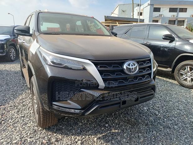 New Toyota Fortuner 2.7 AWD 2024 Black photo 7