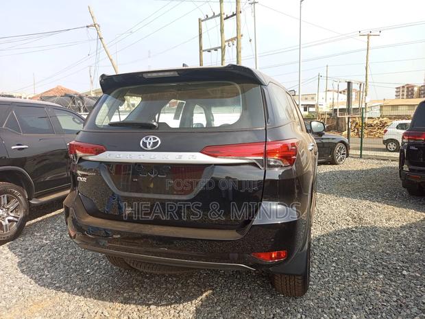 New Toyota Fortuner 2.7 AWD 2024 Black photo 4