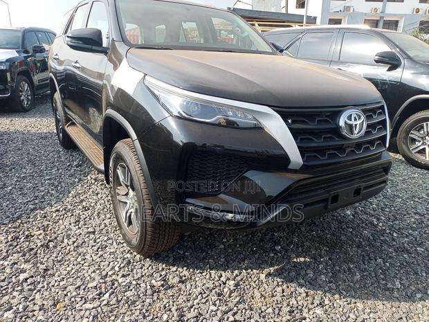 New Toyota Fortuner 2.7 AWD 2024 Black photo 5